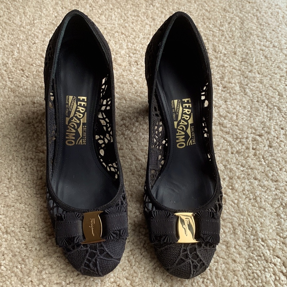 Salvatore Ferragamo Lace Fabric Bow 8B Black Round Block Heels